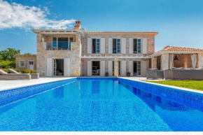 Hotels in Baderna
